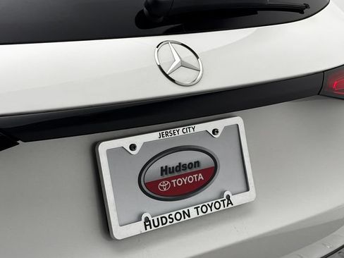Used 2025 Mercedes-Benz GLC 300 4MATIC image 12