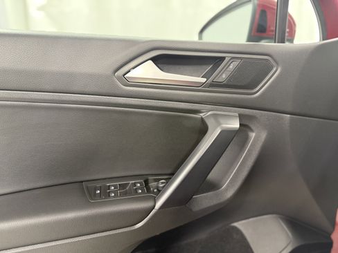 Used 2021 Volkswagen Tiguan SE w/ Panoramic Sunroof Package image 13