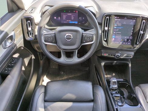 Used 2023 Volvo XC40 B5 Plus w/ Protection Package Premier AWD/4WD image 12