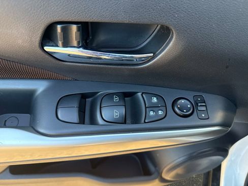 Used 2020 Nissan Kicks SR w/ Exterior Package image 18