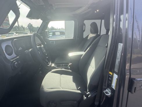 Used 2024 Jeep Wrangler Sport S image 8