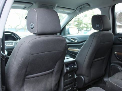 Used 2017 GMC Acadia SLE image 31