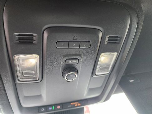 Used 2023 Chevrolet Suburban LT image 23