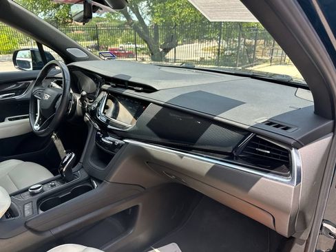 Used 2025 Cadillac XT6 Sport w/ Technology Package AWD/4WD image 40