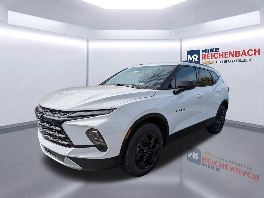 New 2025 Chevrolet Blazer LT w/ Midnight/Sport Edition FWD image 9