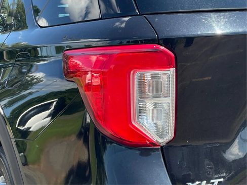Used 2020 Ford Explorer XLT w/ Equipment Group 202A AWD/4WD image 33