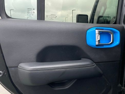 Used 2020 Jeep Gladiator Overland image 11