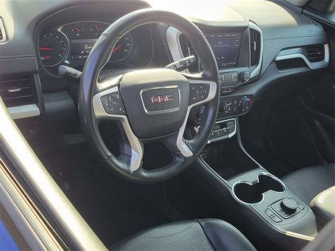 Used 2023 GMC Terrain SLT image 3