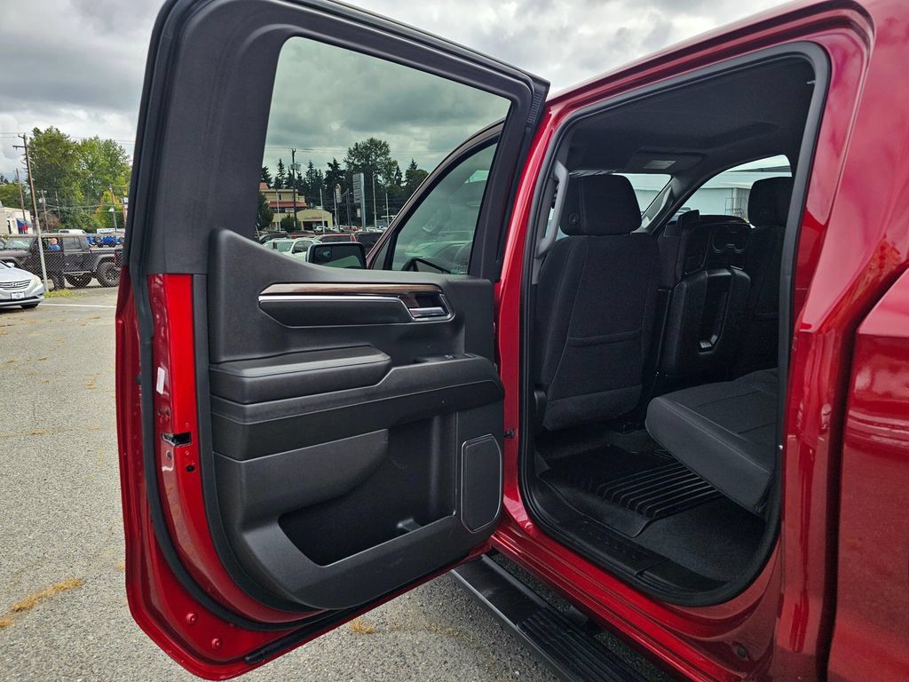 Used 2024 Chevrolet Silverado 1500 LT AWD/4WD image 14
