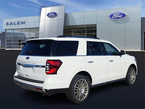 Certified 2022 Ford Expedition Limited image 3
