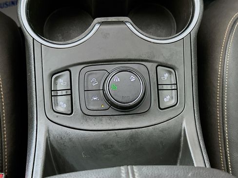 Used 2018 GMC Terrain SLT w/ Preferred Package image 17
