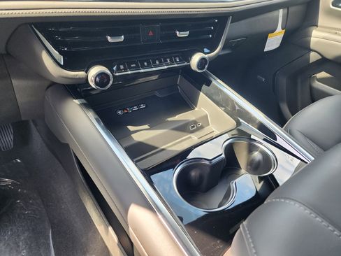 New 2026 Chevrolet Suburban LT image 35