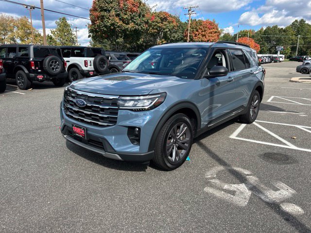 Used 2025 Ford Explorer Active w/ Active Comfort Package AWD/4WD image 3