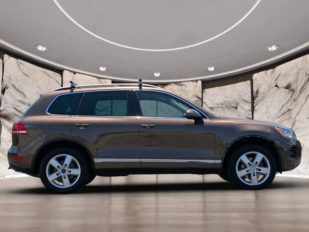 Used 2011 Volkswagen Touareg TDI AWD/4WD image 15