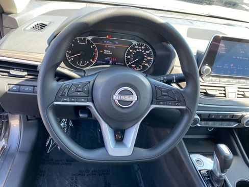 Used 2025 Nissan Altima 2.5 SV image 28