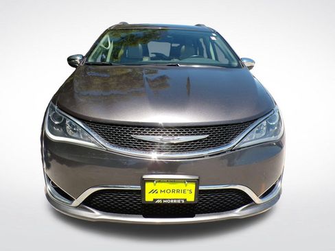 Used 2017 Chrysler Pacifica Limited FWD image 10