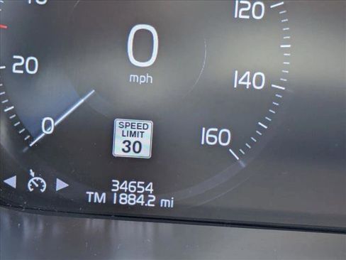 Used 2021 Volvo XC60 T5 Momentum w/ Protection Package Premier FWD image 10