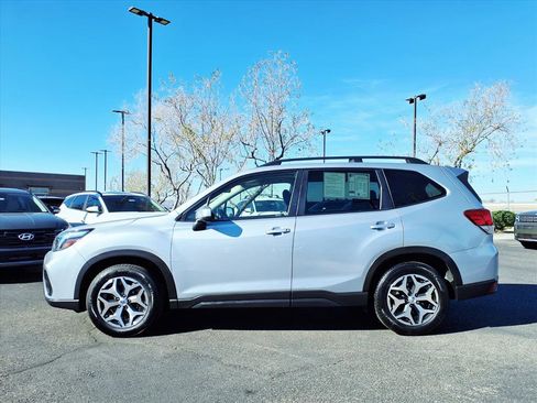 Used 2020 Subaru Forester Premium image 3