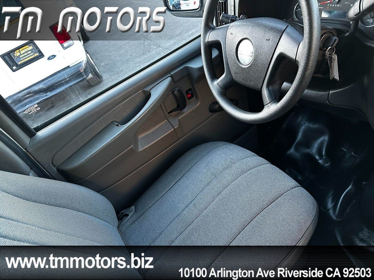Used 2011 GMC Savana 3500 RWD image 12