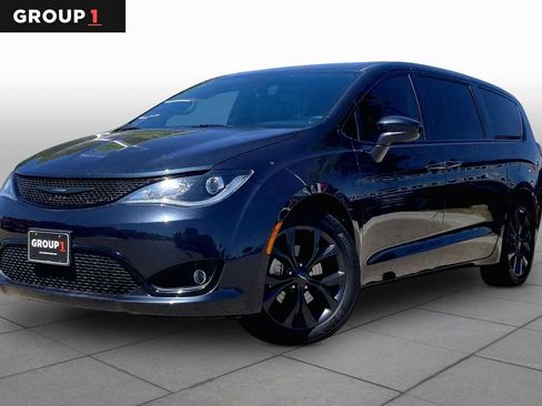 Used 2020 Chrysler Pacifica Touring w/ S Appearance Package FWD image 1
