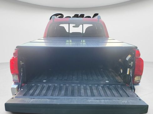 Used 2018 Toyota Tacoma TRD Off-Road AWD/4WD image 9