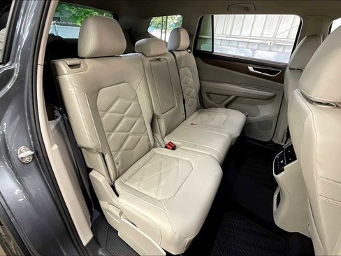 New 2025 Volkswagen Atlas SE image 26