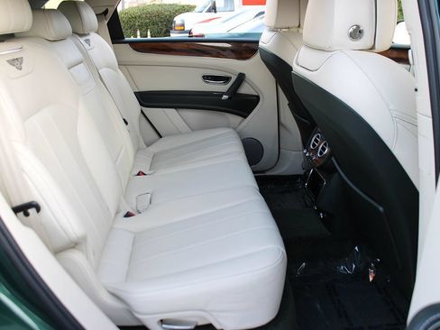 Used 2019 Bentley Bentayga AWD/4WD image 24