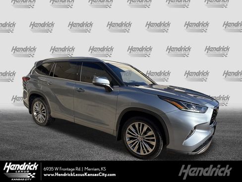 Used 2022 Toyota Highlander Platinum image 1
