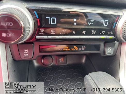Used 2025 Toyota RAV4 XLE AWD/4WD image 22