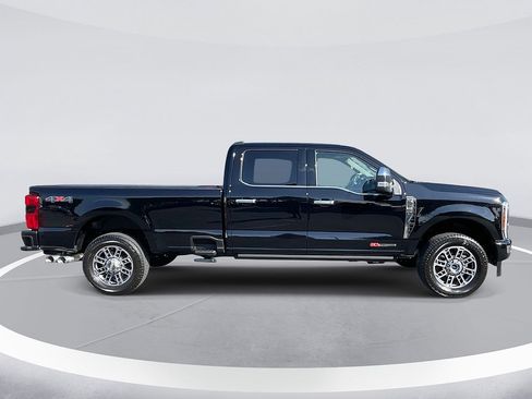 Certified 2025 Ford F250 Platinum w/ Platinum Plus Package AWD/4WD image 4