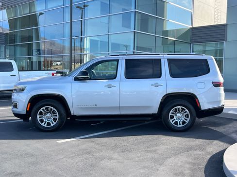 Used 2023 Jeep Wagoneer 4WD w/ Convenience Group I image 12