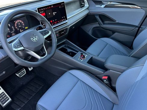 New 2026 Volkswagen Tiguan SE R-Line FWD image 8
