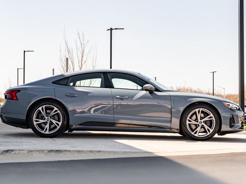 Certified 2023 Audi e-tron GT Premium Plus image 23