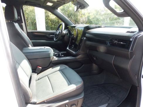 Used 2025 GMC Yukon AT4 w/ AT4 Premium Package AWD/4WD image 8