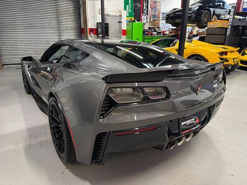 Used 2015 Chevrolet Corvette Z06 w/ 3LZ Preferred Equipment Group image 8