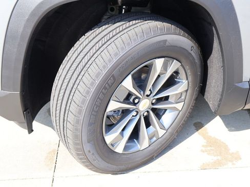 New 2027 Chevrolet Equinox LT w/ Convenience Package II AWD/4WD image 39