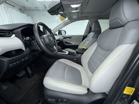 Certified 2022 Toyota RAV4 XLE Premium AWD/4WD image 5