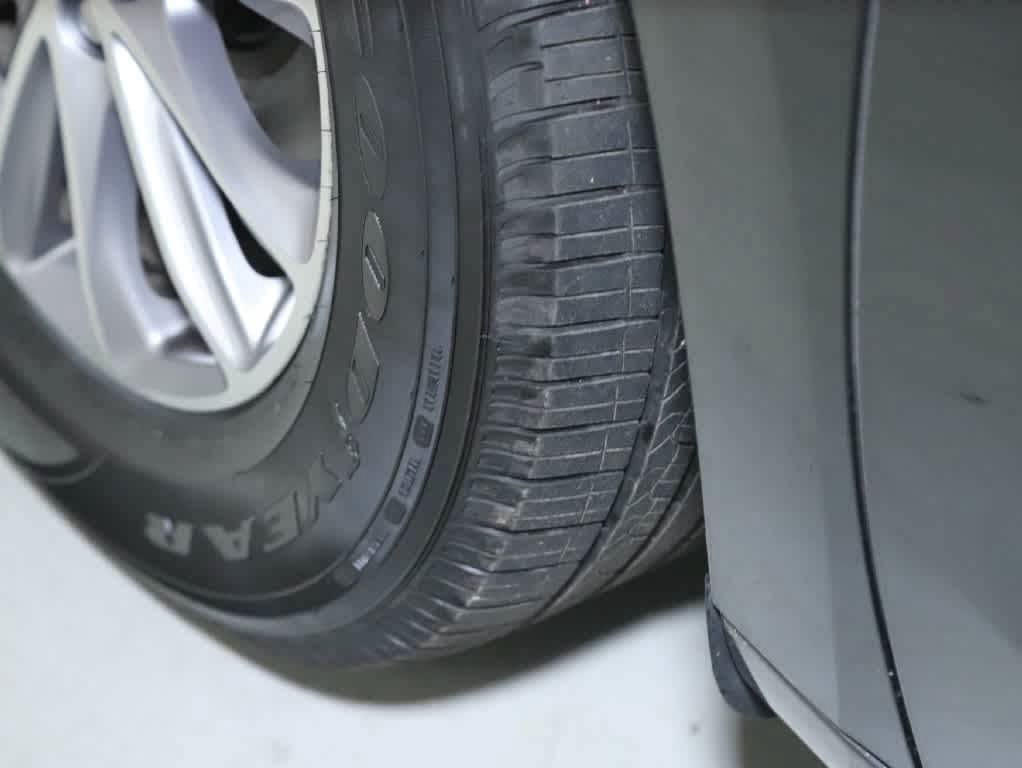 Used 2024 Buick Enclave Essence FWD image 43