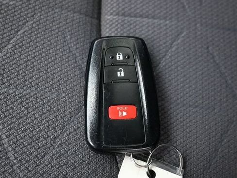 Used 2019 Toyota RAV4 XLE FWD image 24