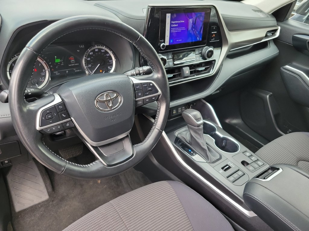 Used 2023 Toyota Highlander LE AWD/4WD image 14