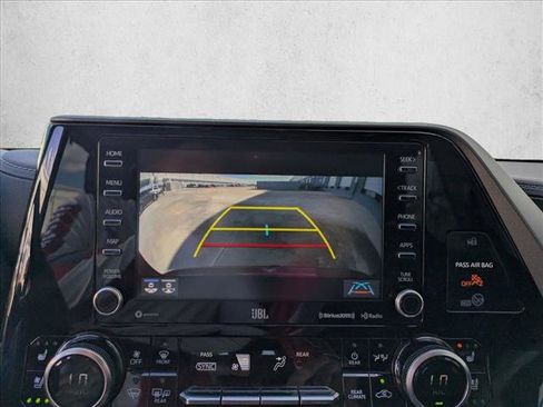 Used 2020 Toyota Highlander Limited image 14