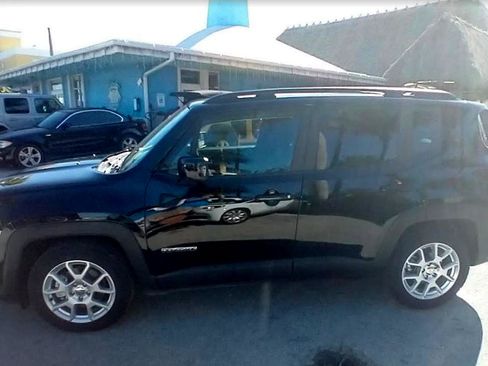 Used 2020 Jeep Renegade Latitude w/ Cold Weather Group image 3