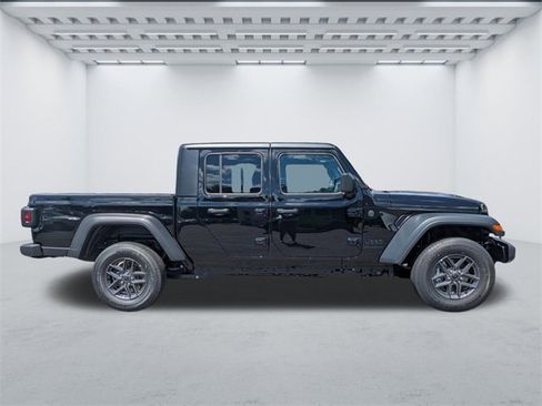 New 2025 Jeep Gladiator Sport image 3