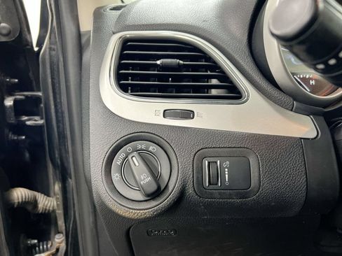Used 2017 Dodge Journey SXT w/ Comfort/Convenience Group FWD image 17