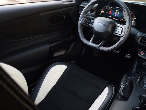 Used 2024 Ford Mustang Dark Horse image 2