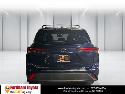 Used 2023 Toyota Highlander XLE AWD/4WD image 6
