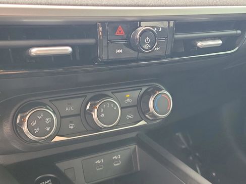 Certified 2025 Nissan Kicks SV image 15