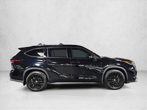 Used 2024 Toyota Highlander XSE FWD image 4