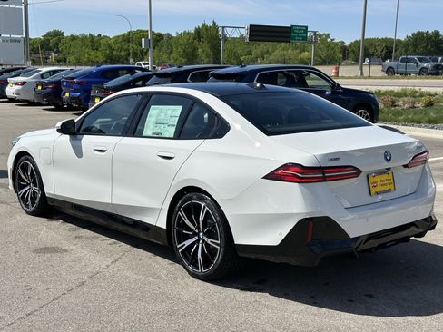 New 2026 BMW 550e xDrive image 5