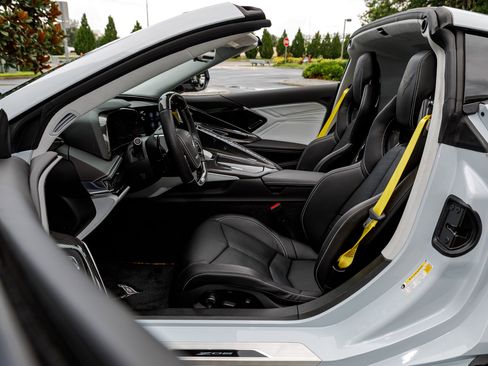 Used 2023 Chevrolet Corvette Z06 w/ Z07 Performance Package image 19